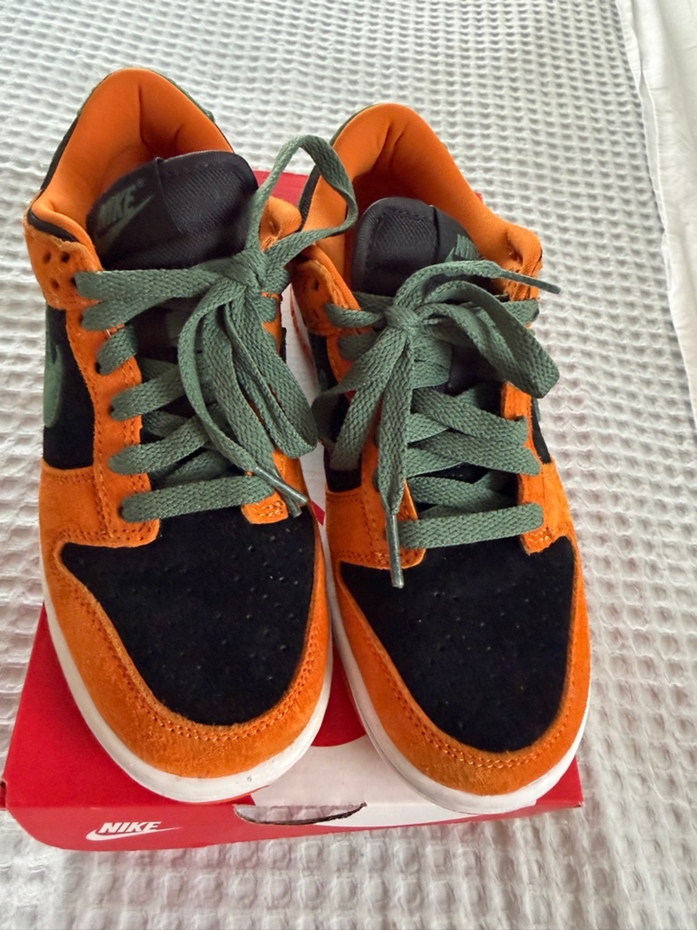 Nike Orange, Black & Green Low-Top Sneakers CERAMIC